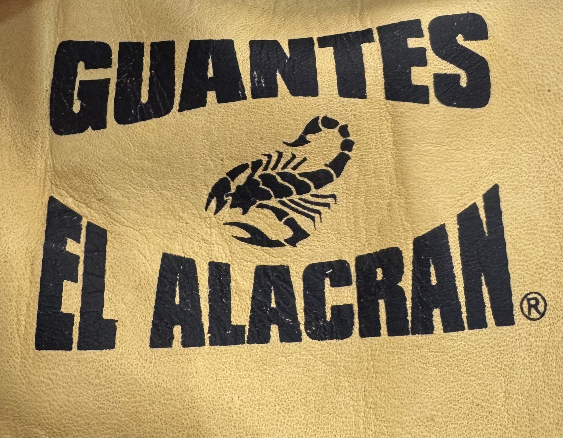 Guantes El Alacrán
